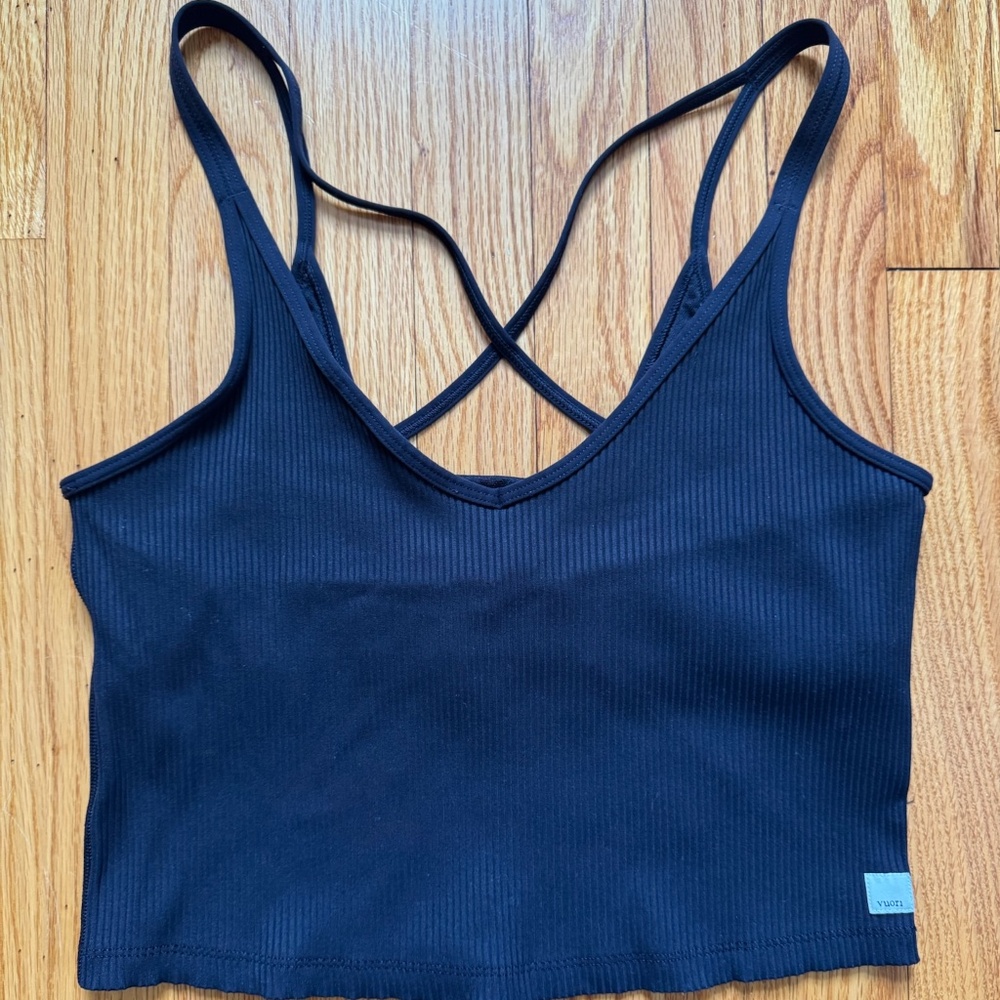 Vuori Black Ribbed Crop Top